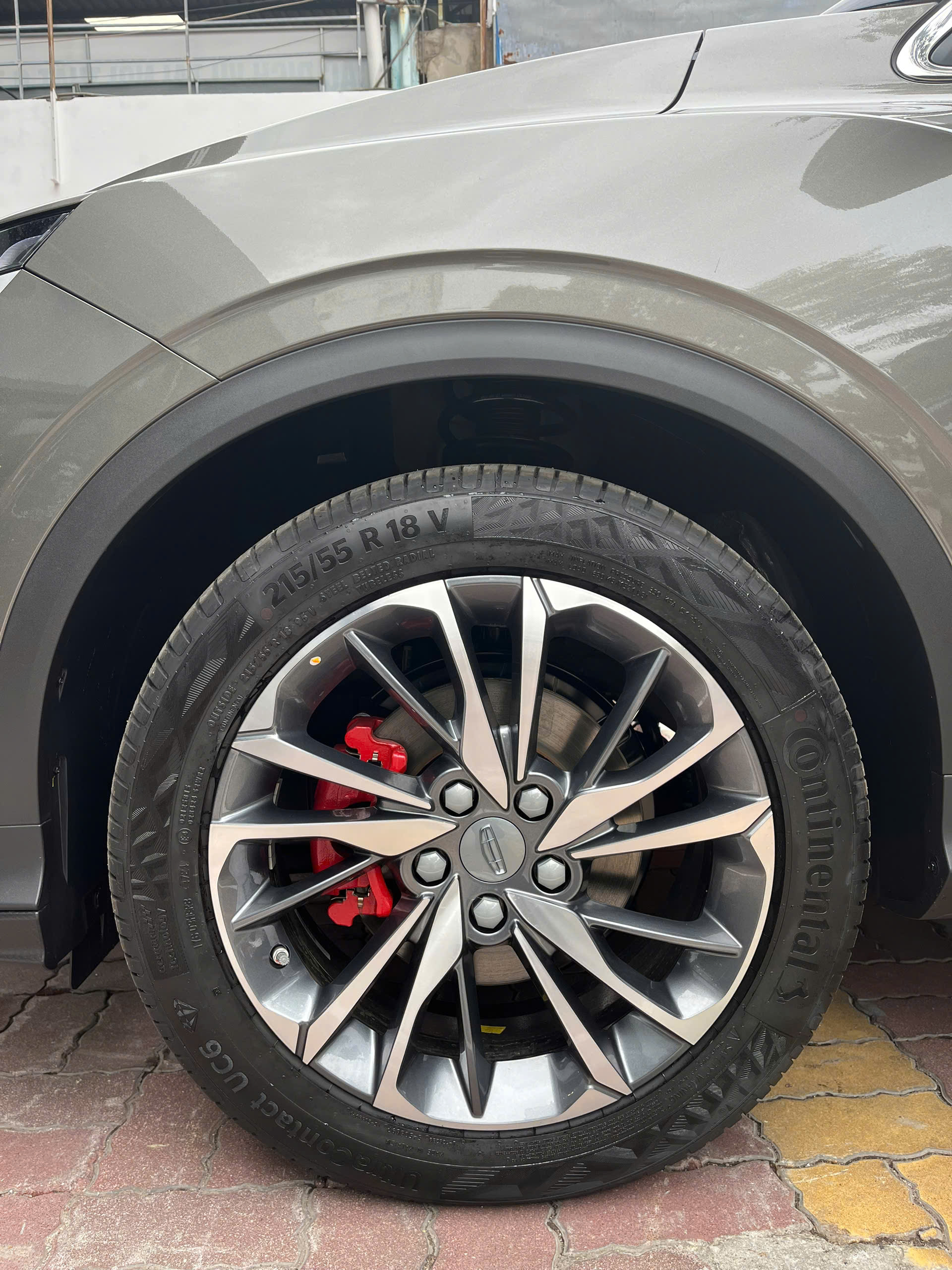 Bánh xe Geely Coolray bản cao cấp