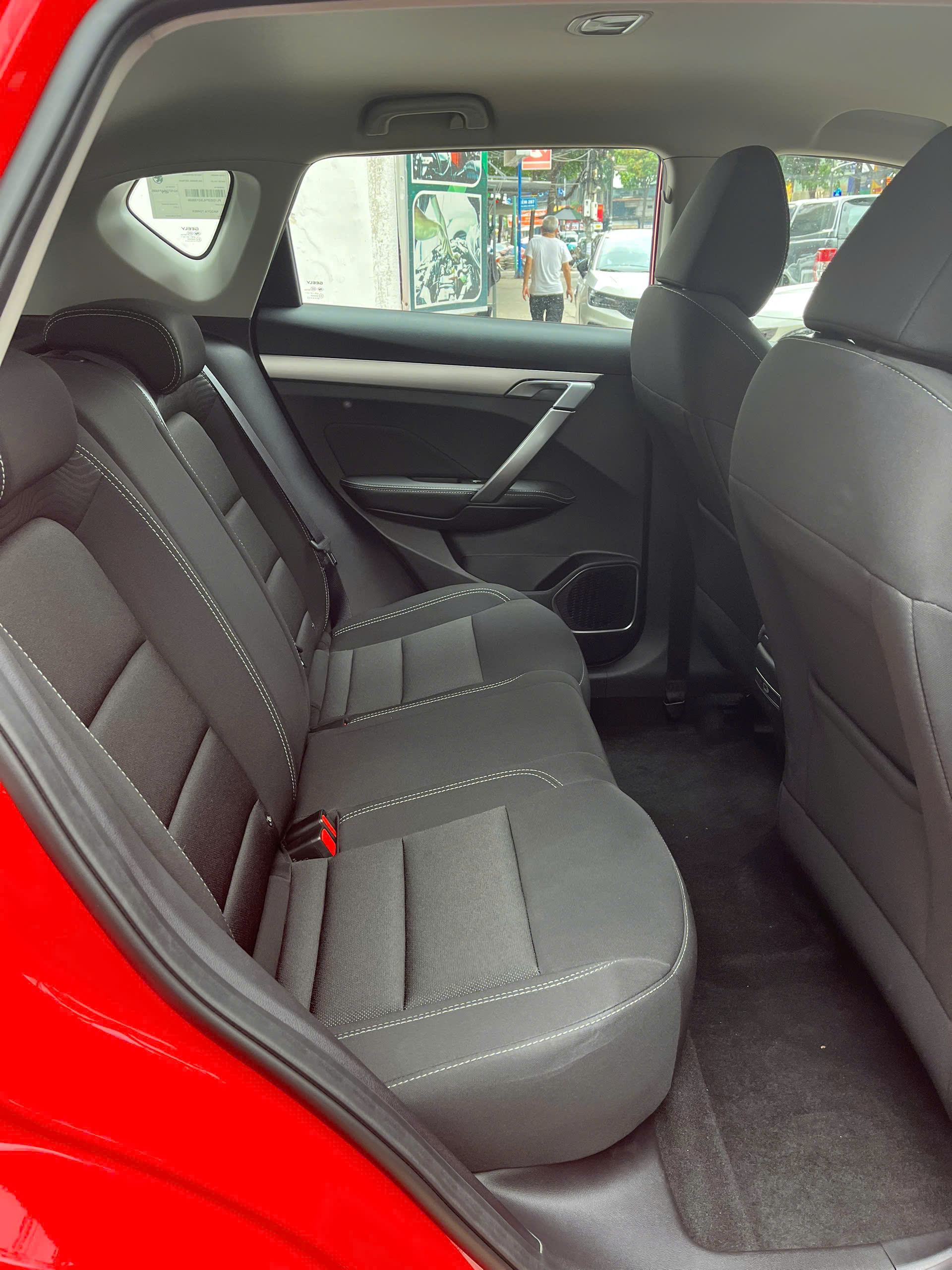 Nội thất hàng ghế sau xe Geely Coolray phiên bản tiêu chuẩn